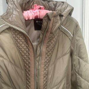 Athleta Women’s Rock Ridge Primaloft Jacket w hoodie Gray, Small hiking ski